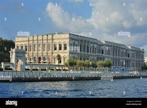 The Çırağan Palace: A Historical Tapestry Woven with Opulence and Bosphorus Views!