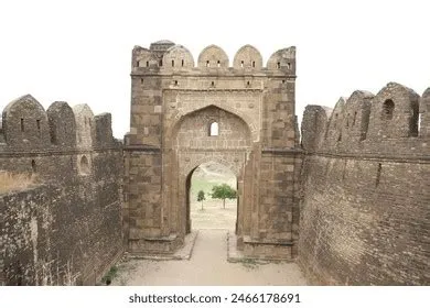 Rohtas Fort: A Majestic Mughal Masterpiece Perched on a Rugged Mountaintop!