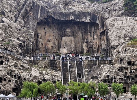  Longmen Grottoes: Ancient Treasures Carved into Majestic Cliffs!