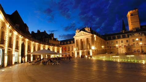 The Palais des Beaux-Arts de Dijon: A Treasure Trove of Masterpieces and Architectural Grandeur!