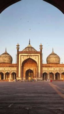 Shah Jahan Mosque: A Majestic Marble Marvel of Mughal Grandeur!