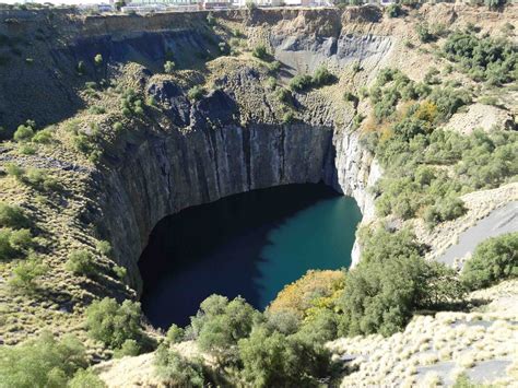 The Big Hole: A Gigantic Crater and Kimberley's Diamond Legacy!